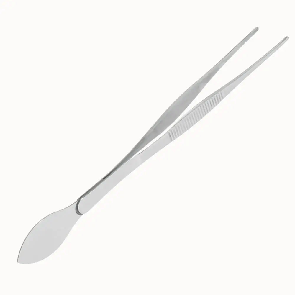 Pince spatule en métal argenté avec une partie plate et des bords fins pour précision