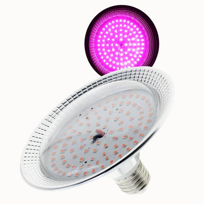 Ampoule LED avec un réflecteur argenté et une lumière violette émettant des points lumineux sur un fond clair
