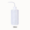 Bouteille transparente de dosage avec un long bec verseur, en plastique souple et lisse