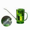 Arrosoir d'intérieur vert en plastique transparent avec bec long en inox et eau visible à l'intérieur