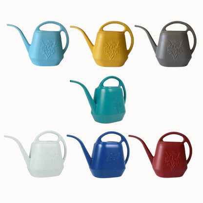 Huit arrosoirs de couleurs variées, formes arrondies avec bec long et motifs floraux sur le corps