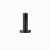 Bouchon de fin de ligne noir avec un petit point orange sur le dessus, conçu pour une sortie inutilisée