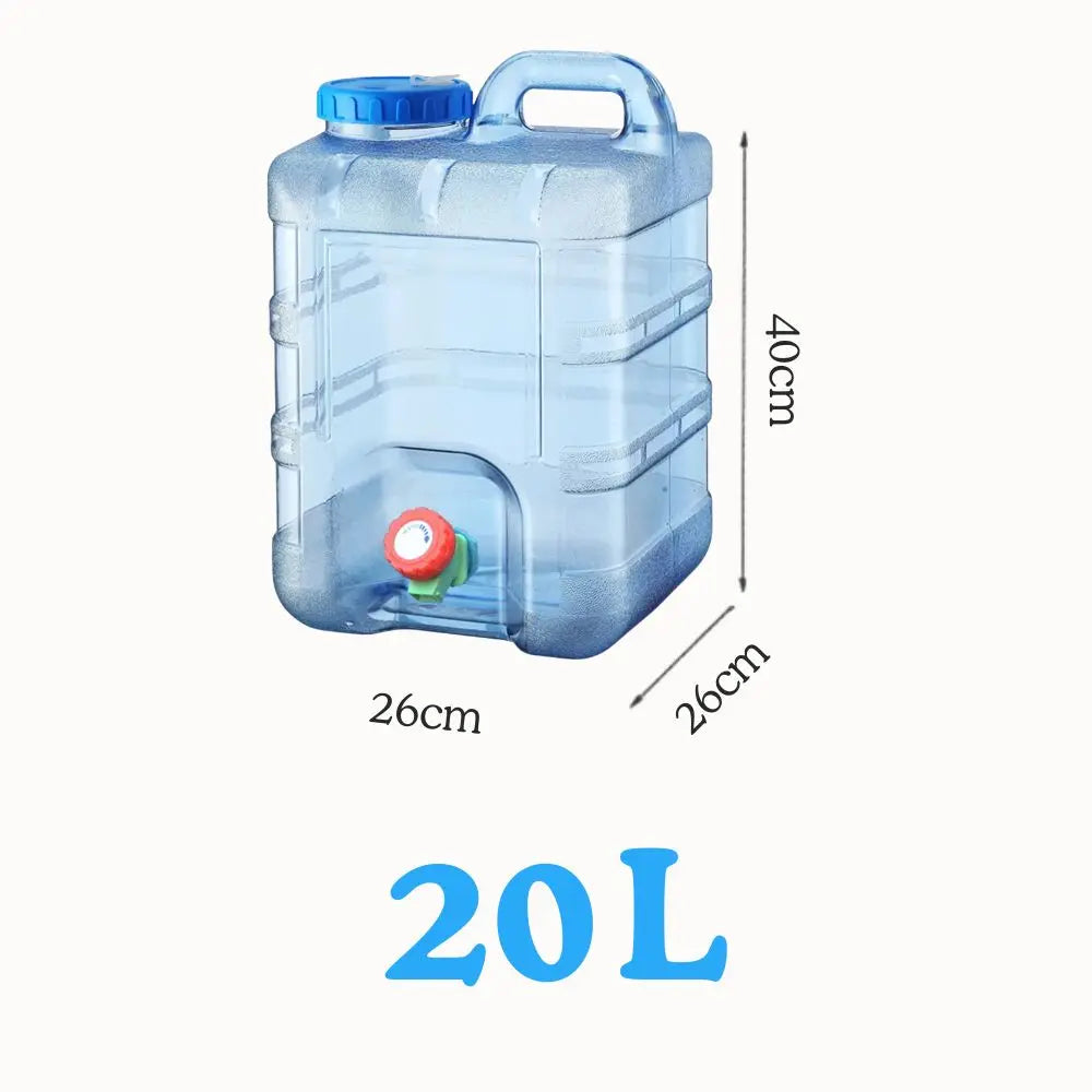 Bouteille réservoir transparente de 20L avec un robinet et un tuyau d'extension visible