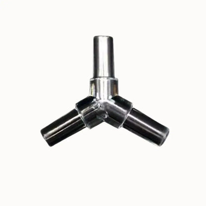 Connecteur en Y en métal avec trois embouts cylindriques, finition brillante et surface lisse