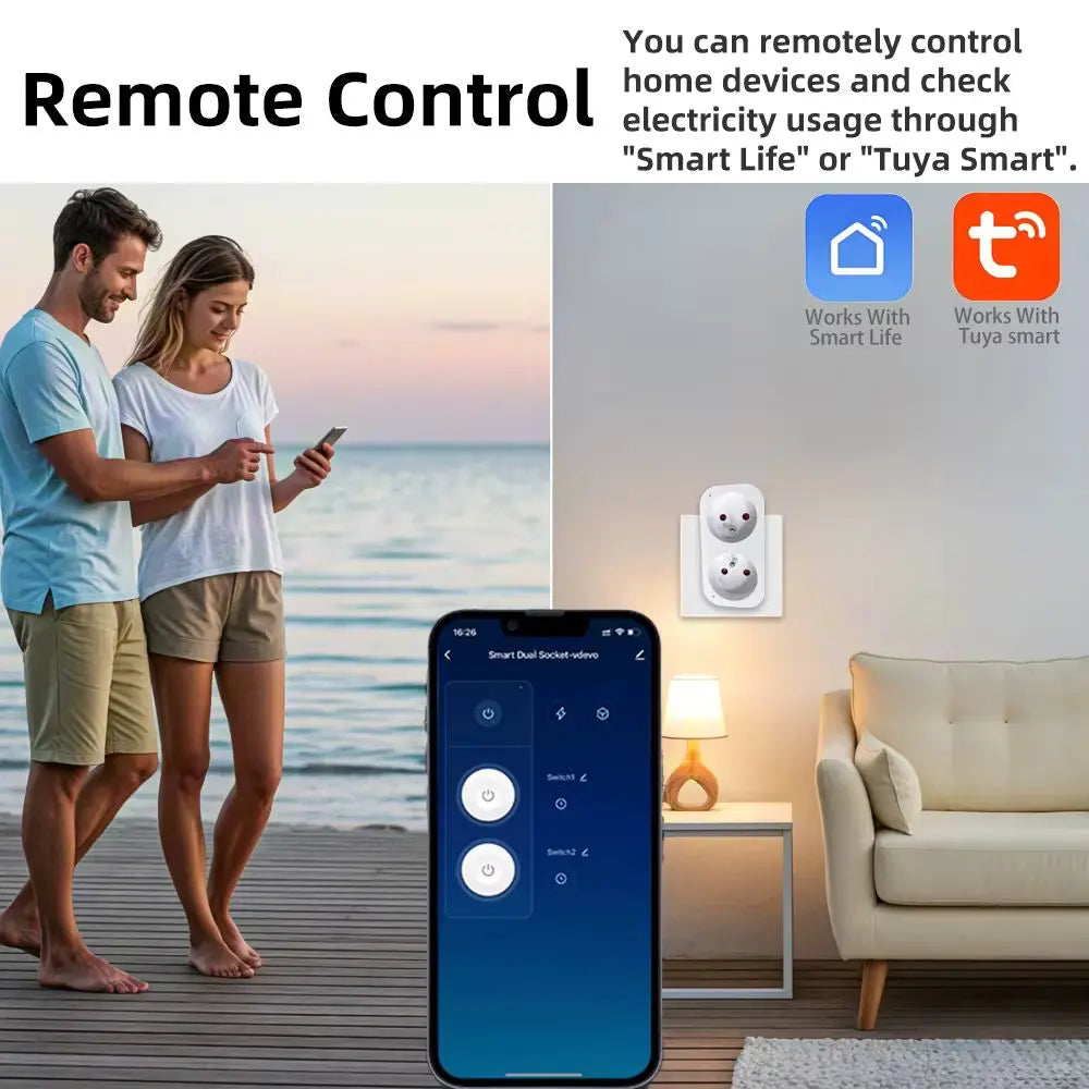 Deux personnes debout sur une plage, tenant un smartphone, avec une prise connectée visible en arrière-plan