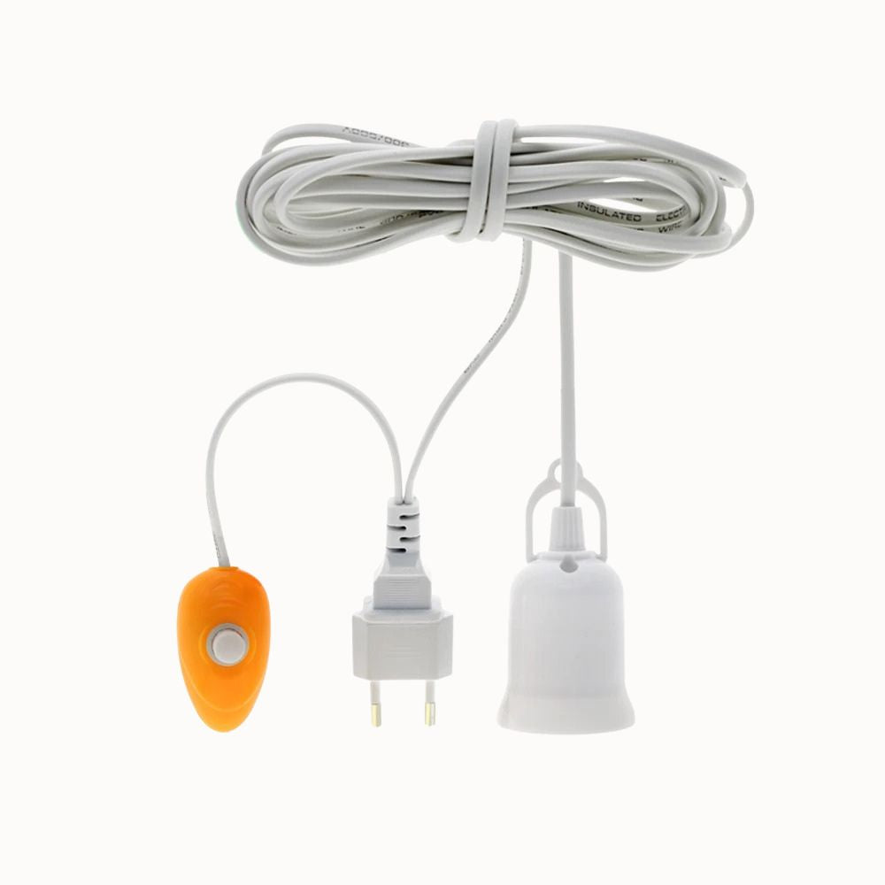 Douille E27 blanche suspendue avec câble blanc et interrupteur orange, sur fond neutre