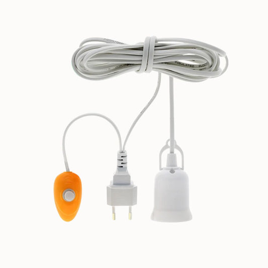 Douille E27 blanche suspendue avec câble blanc et interrupteur orange, sur fond neutre