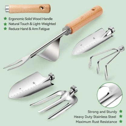 Cinq outils de jardinage en inox avec poignées en bois sur fond vert clair