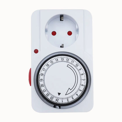 Minuterie électrique blanche avec cadran rotatif et prise, sur fond neutre