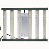 Barres LED blanches et argentées disposées en grille sur fond gris, avec câbles visibles