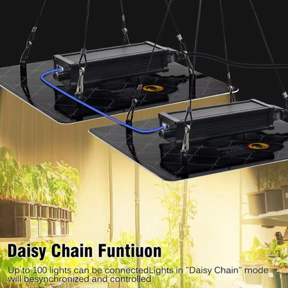 Panneau LED noir avec câbles suspendus, éclairant des plantes en pot sur une surface brillante