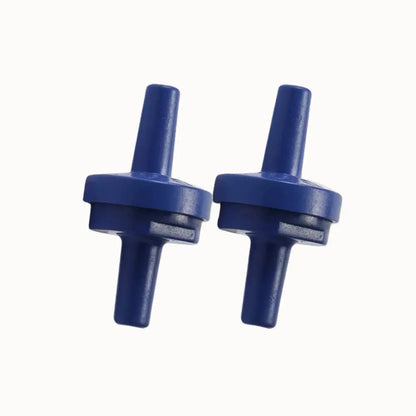 Deux clapets anti-retour 4mm de couleur bleue, en plastique, avec des formes cylindriques et des embouts