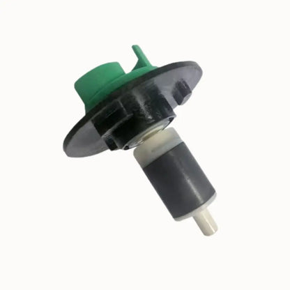 Pompe à eau électrique avec un corps noir et un embout blanc, dotée d'un bouton vert sur le dessus