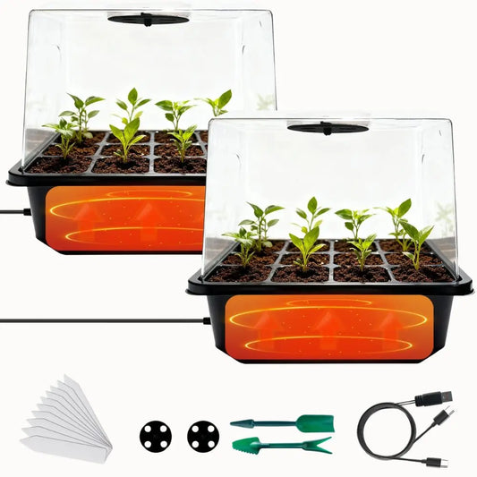 Deux mini serres transparentes avec des plants verts, un fond orange et des accessoires de jardinage