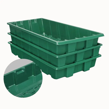 Trois bacs de culture en plastique vert empilés, avec des trous pour le drainage et des bords lisses