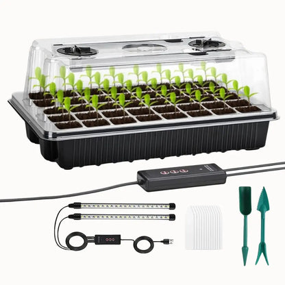 Mini serre avec dôme transparent, pots noirs, jeunes plants verts, câbles et outils de jardinage visibles