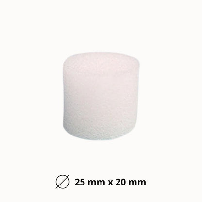 Mousse blanche cylindrique de 2,5 cm de diamètre, texture légère et poreuse, sur fond uni