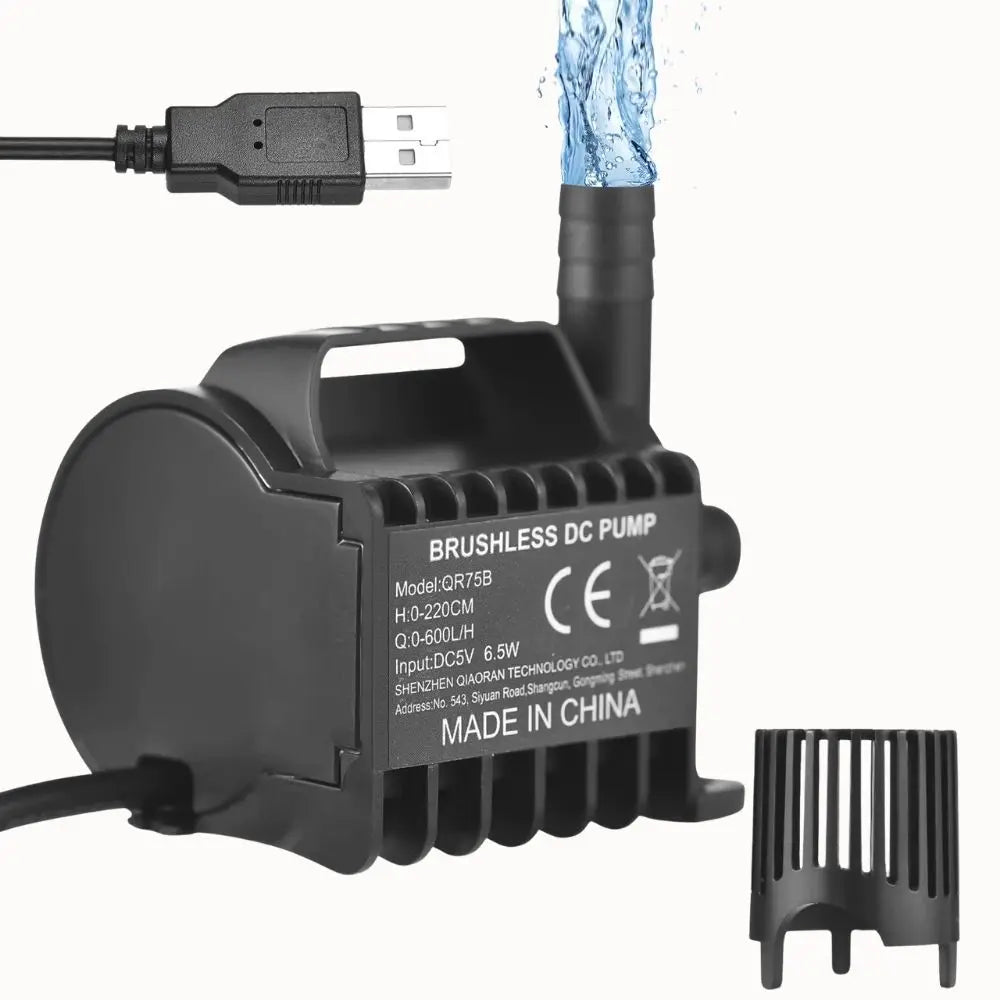 Pompe à eau électrique noire avec un câble USB et un jet d'eau bleu s'échappant du dessus