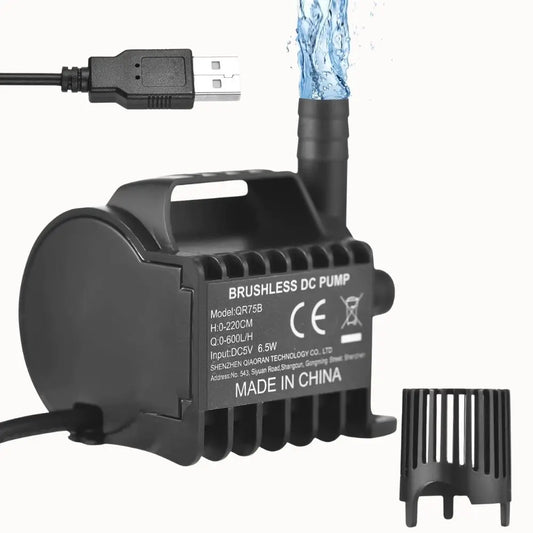 Pompe à eau électrique noire avec un câble USB et un jet d'eau bleu s'échappant du dessus