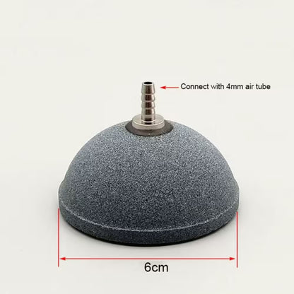Disque diffuseur d'air circulaire en matériau gris, forme arrondie avec un tube central en métal
