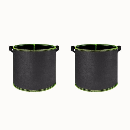 Deux pots de culture en tissu noir avec des poignées vertes et une texture douce