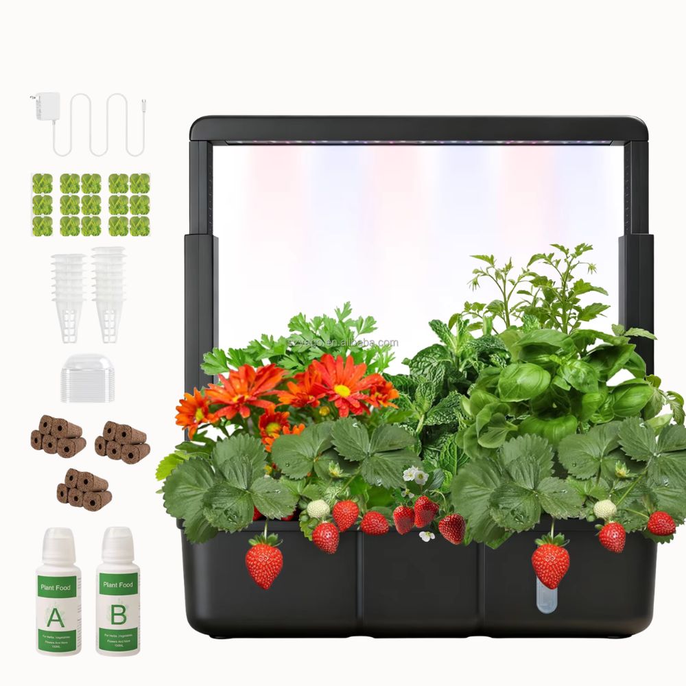 Système hydroponique avec plantes vertes, fraises rouges et fleurs colorées dans un pot noir