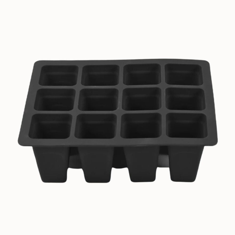 Bac en silicone noir avec douze cellules pour semis, présentant un design rectangulaire et des bords arrondis