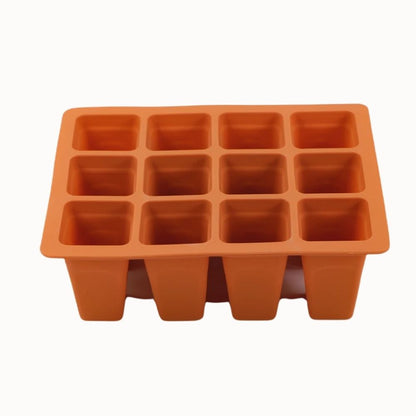 Bac en silicone orange avec douze cellules pour semis, présentant un design rectangulaire et des bords arrondis