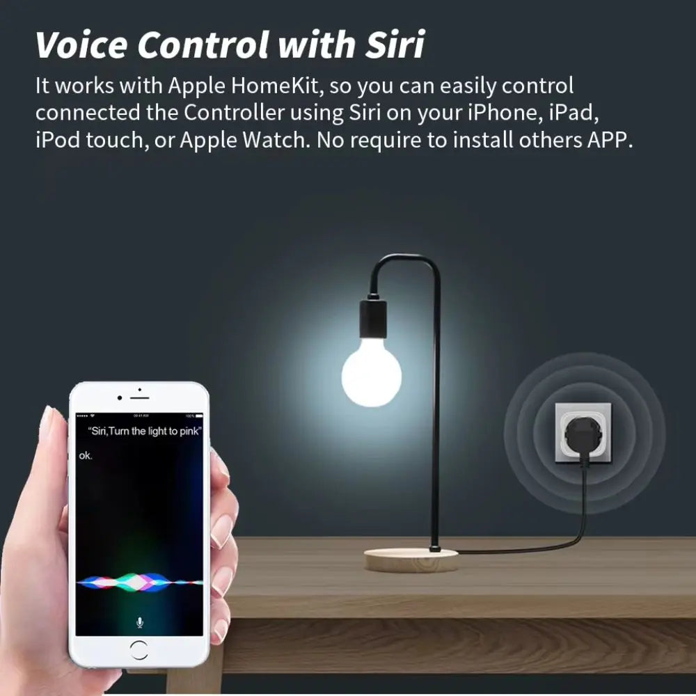 Une main tenant un smartphone près d'une lampe allumée sur une table en bois avec une prise murale visible
