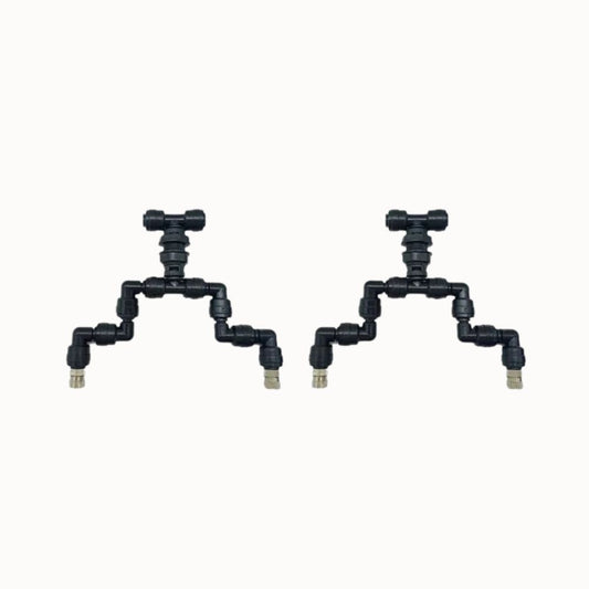 Buse de brumisation double en plastique noir avec plusieurs raccords et sorties d'eau visibles