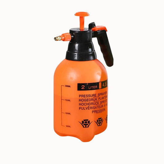 Pulvérisateur à pression de 2 litres avec buse réglable et pompe manuelle visible sur l'image