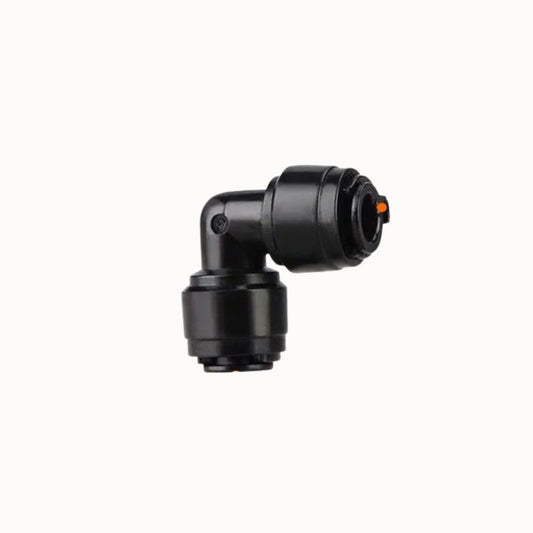 Raccord noir en plastique avec un coude à 90° et un mécanisme de connexion rapide visible