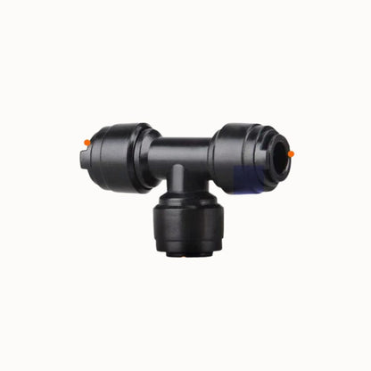 Raccord rapide en T noir avec deux embouts et un corps central, forme cylindrique et lisse