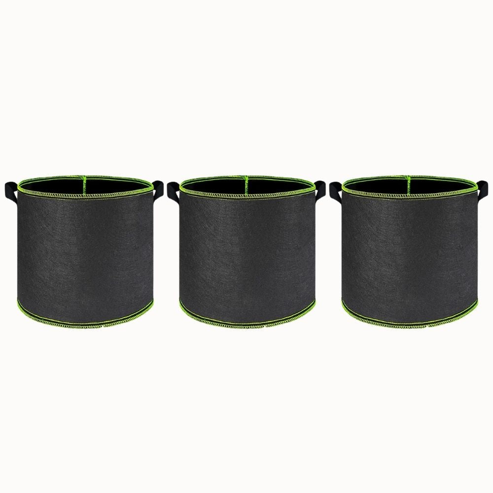 Trois sacs de culture noirs avec des poignées vertes, en matière textile respirante, de forme cylindrique