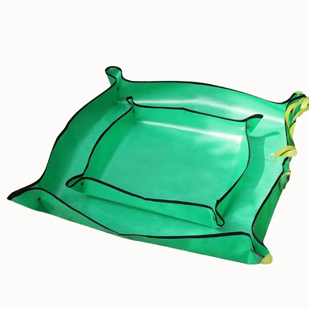 Tapis de rempotage vert en plastique pliable avec des bords noirs et une surface lisse