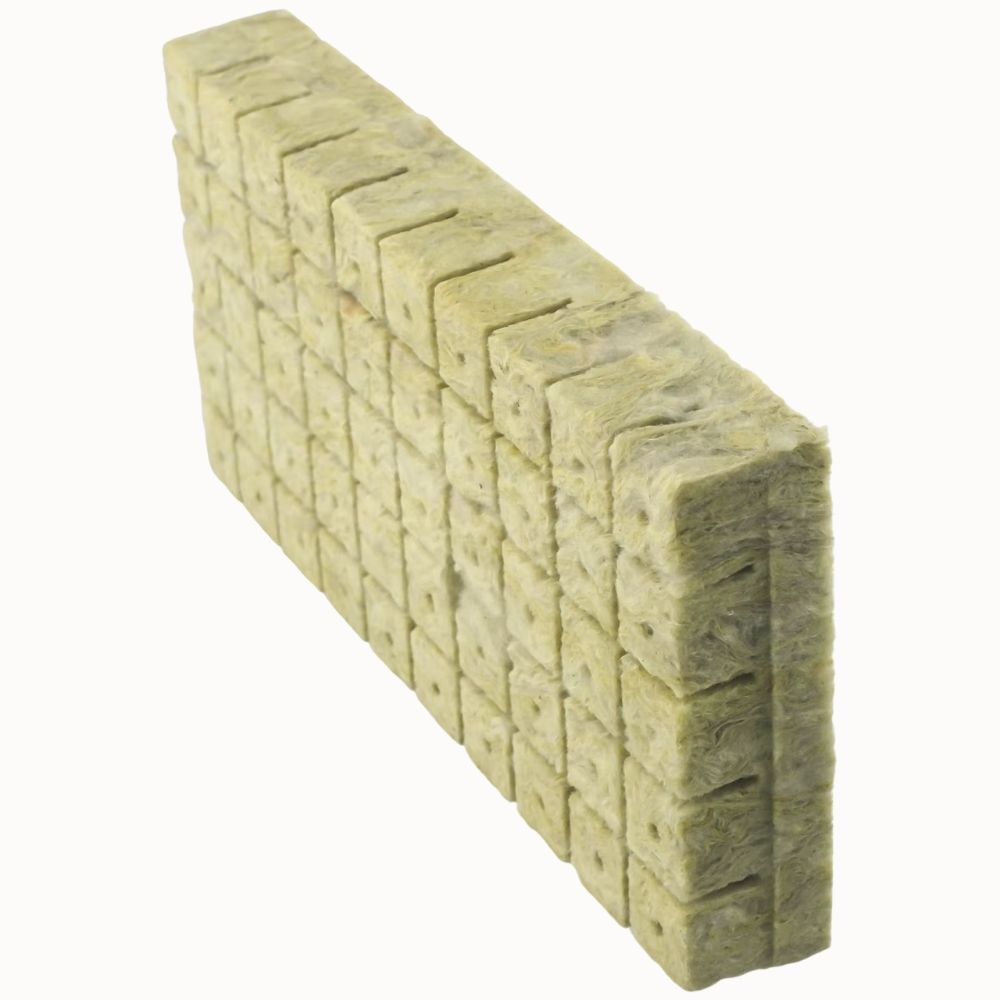 Cubes de laine de roche de couleur verte, disposés en blocs rectangulaires avec une texture douce et poreuse