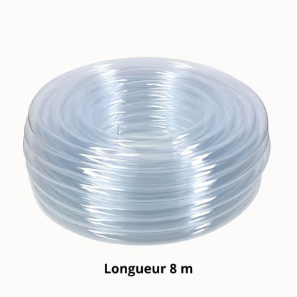 Tuyau transparent enroulé, de forme circulaire, avec une surface lisse et brillante, sans décor visible